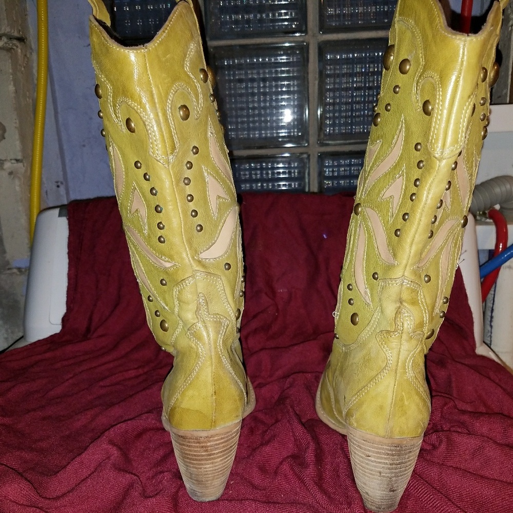 Boots - Picture 5 of 7
